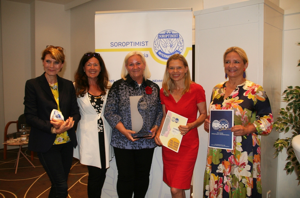 SOROPTIMIST Preis der Union an Gaby Steiner übergeben