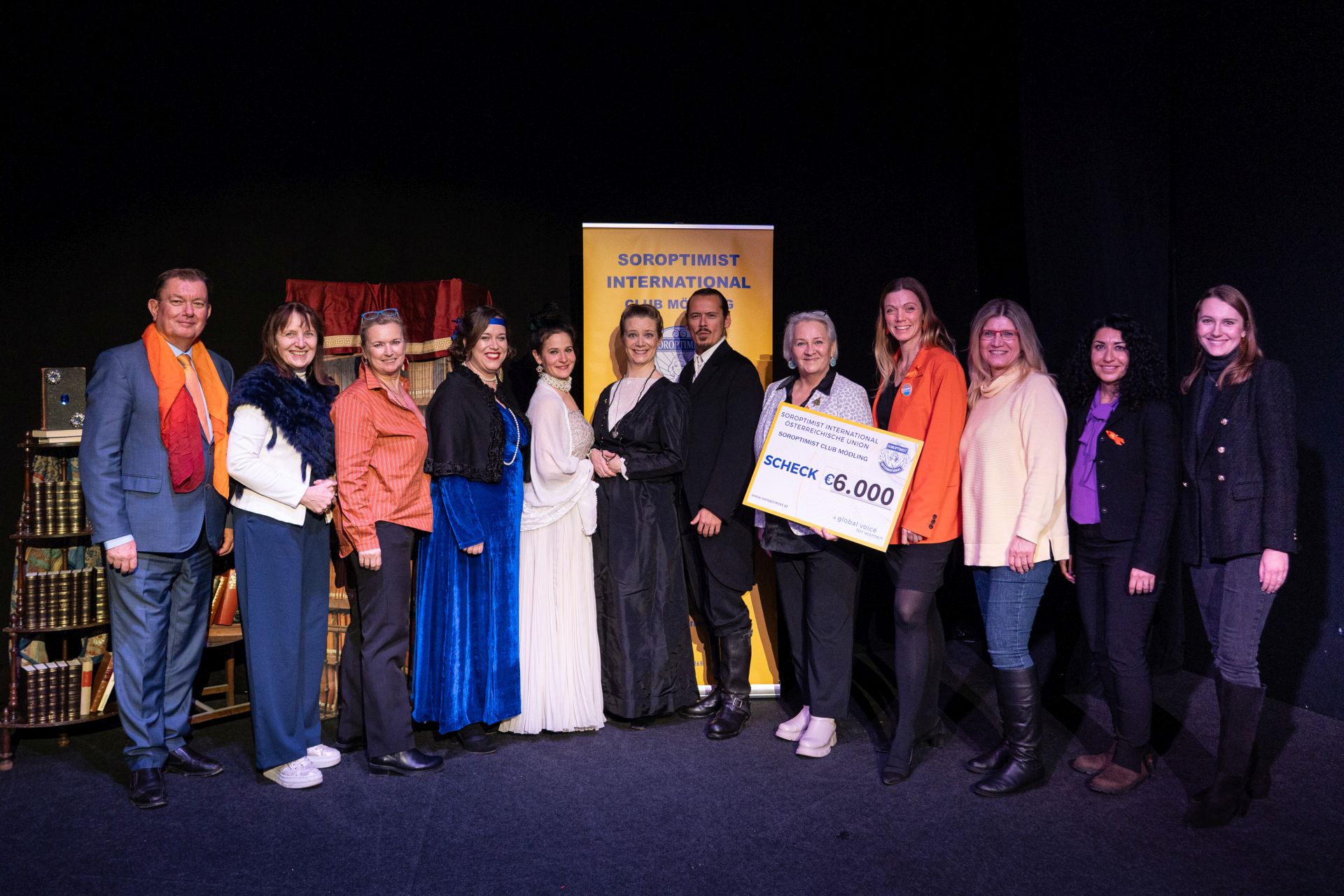 Benefiz-Theater mit starker Botschaft für Gewaltfreiheit